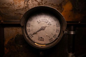 barometer | Steampunk Zeppelin escape room